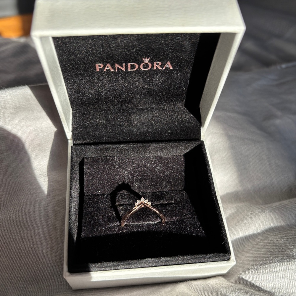 Pandora rose gold tiara ringSize 7